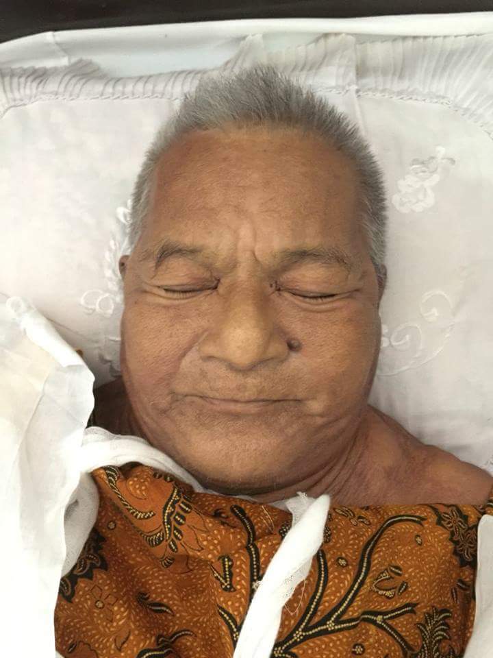 Maluku_Utara's tweet photo. RIP FOR SANGAJI MOTI KESULTANAN TIDORE #kesultanan Allahuakbar senyuman sebelum di kafankan #tidore #RIP https://t.co/syjYQIHYJw