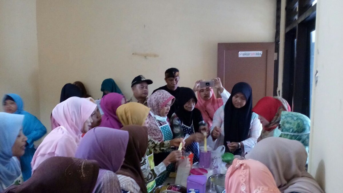 Pelatihan pembuatan kue keg P2WKSS Rw.05 &amp; 06, kel.Ratujaya.<a href="/IdrisAShomad/">Mohammad Idris</a> <a href="/Bang_Pradi/">Pradi Supriatna</a> <a href="/pemkotdepok/">PEMERINTAH KOTA DEPOK | #AyoPakaiMasker</a> <a href="/bpmkkotadepok/">bpmkkotadepok</a> <a href="/depokdiskominfo/">diskominfo_depok</a>