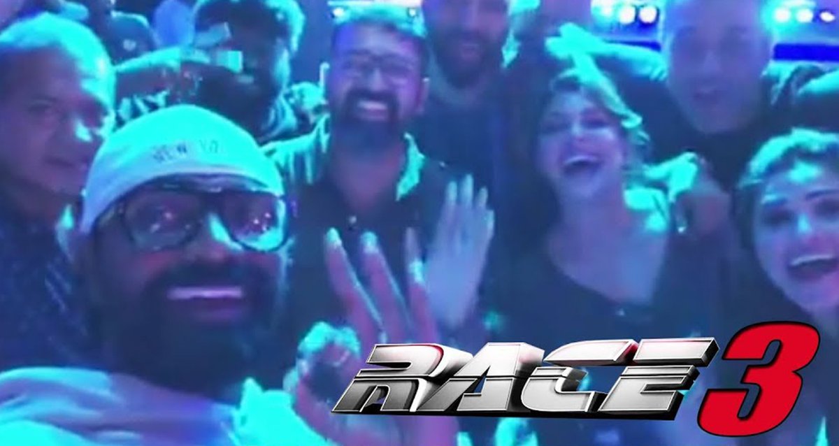 BollywoodUncut's tweet photo. 😇#Race3Begin😇#Race3Diaries😇#Race3InAbuDhabi😇#HappyBirthdaySaqibSaleem 

🎥#AboutLastNight Watch Full #Video #Race3 Team Celebrated #SaqibSaleem #Birthday 

View More 👉https://t.co/6OPrPEdACQ https://t.co/Qp00ednPb8