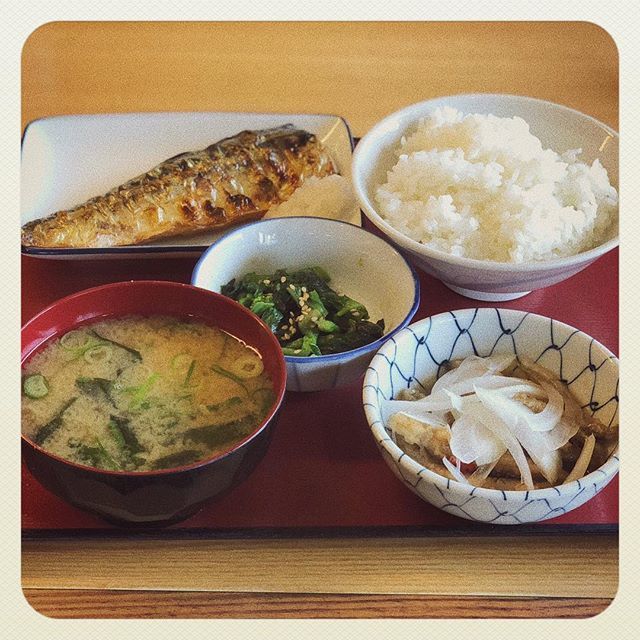 でこぽん Clover Photograph Today S Lunch まいどおおきに食堂 サバ塩焼き わかさぎの南蛮漬け 菜の花辛子和え みそ汁 白ごはん Iphonex Japanesefood Foodphotography Foodpics Instagram Gt Gt T Co Dj8gzhjd6e T Co