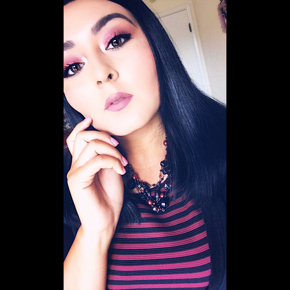 SBlogsmakeup's tweet photo. Bad Habits🦖💕 https://t.co/pFq5aNkcnO