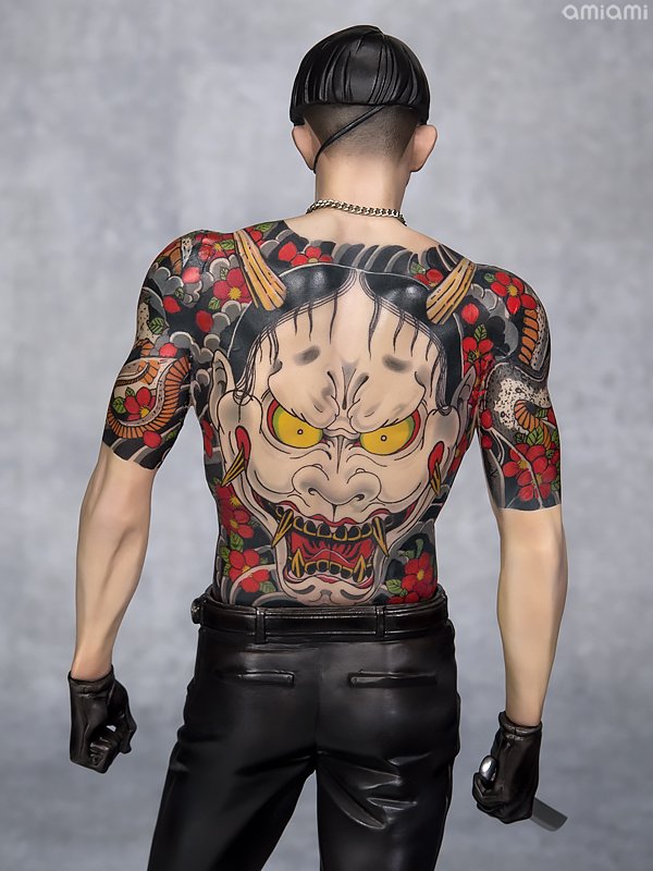 たもつ على تويتر なぜか分からないですが昔から和彫りが好きです 一番好きなのは龍が如くの真島兄さんが入れてる 般若 椿 白蛇 なんですが 錦山の鯉の刺青も地味に好きです