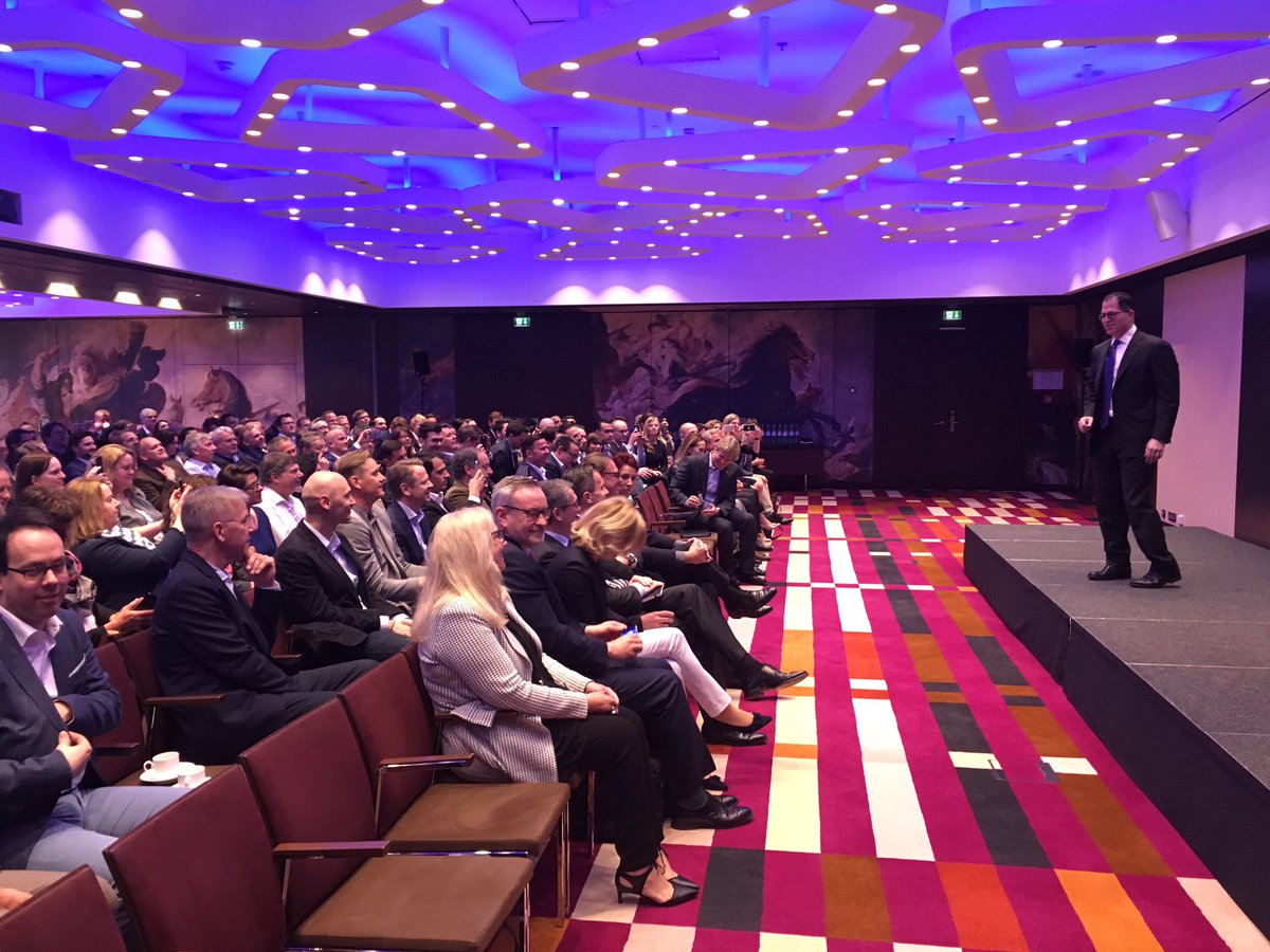 DinkoEror's tweet photo. Munich. Team members from @dellemc @VMware @pivotal @RSAsecurity @virtustream listening in the town hall @DellTech Chairmann and CEO @MichaelDell! Great opportunity to hear company strategy, ask the questions and exchange the experiences from customers and partners. Love it! 👏 https://t.co/y3Dx4xgfxp