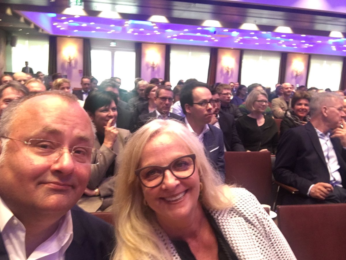 DinkoEror's tweet photo. Munich. Team members from @dellemc @VMware @pivotal @RSAsecurity @virtustream listening in the town hall @DellTech Chairmann and CEO @MichaelDell! Great opportunity to hear company strategy, ask the questions and exchange the experiences from customers and partners. Love it! 👏 https://t.co/y3Dx4xgfxp