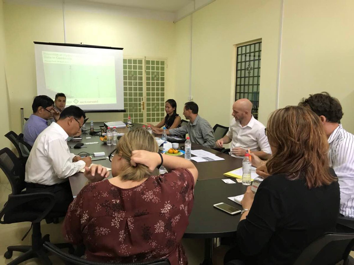 muhiusamah's tweet photo. When do we issue warning? @theGEF @UNDPCambodia discussing #flood and #drought indicator with #mowram & @eu_echo's consortium of #DRR in #Cambodia supporting #earlywarningsystem of #MOWRAM. #EWSCambodia #ClimateAction https://t.co/QU9VaFSyWW https://t.co/LaJNMXvKk1