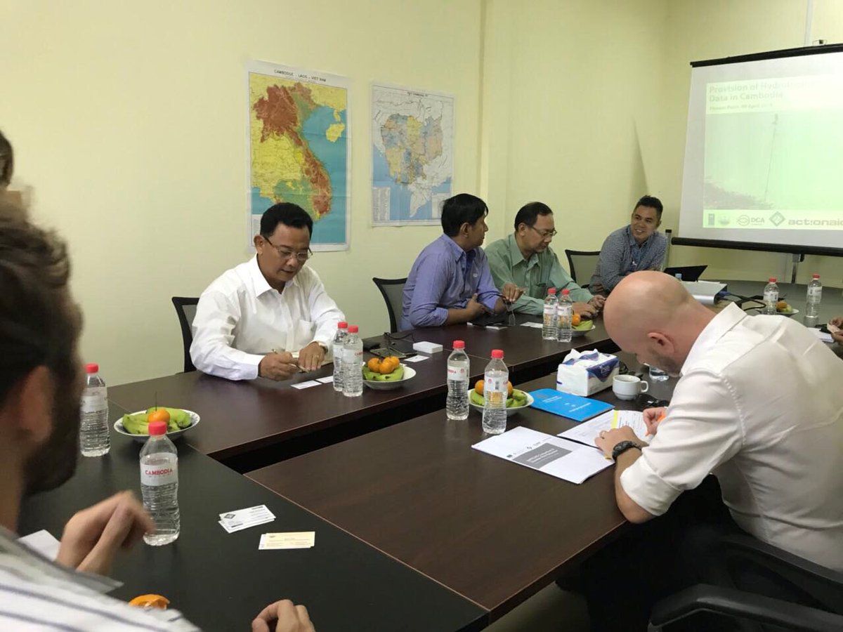 muhiusamah's tweet photo. When do we issue warning? @theGEF @UNDPCambodia discussing #flood and #drought indicator with #mowram & @eu_echo's consortium of #DRR in #Cambodia supporting #earlywarningsystem of #MOWRAM. #EWSCambodia #ClimateAction https://t.co/QU9VaFSyWW https://t.co/LaJNMXvKk1