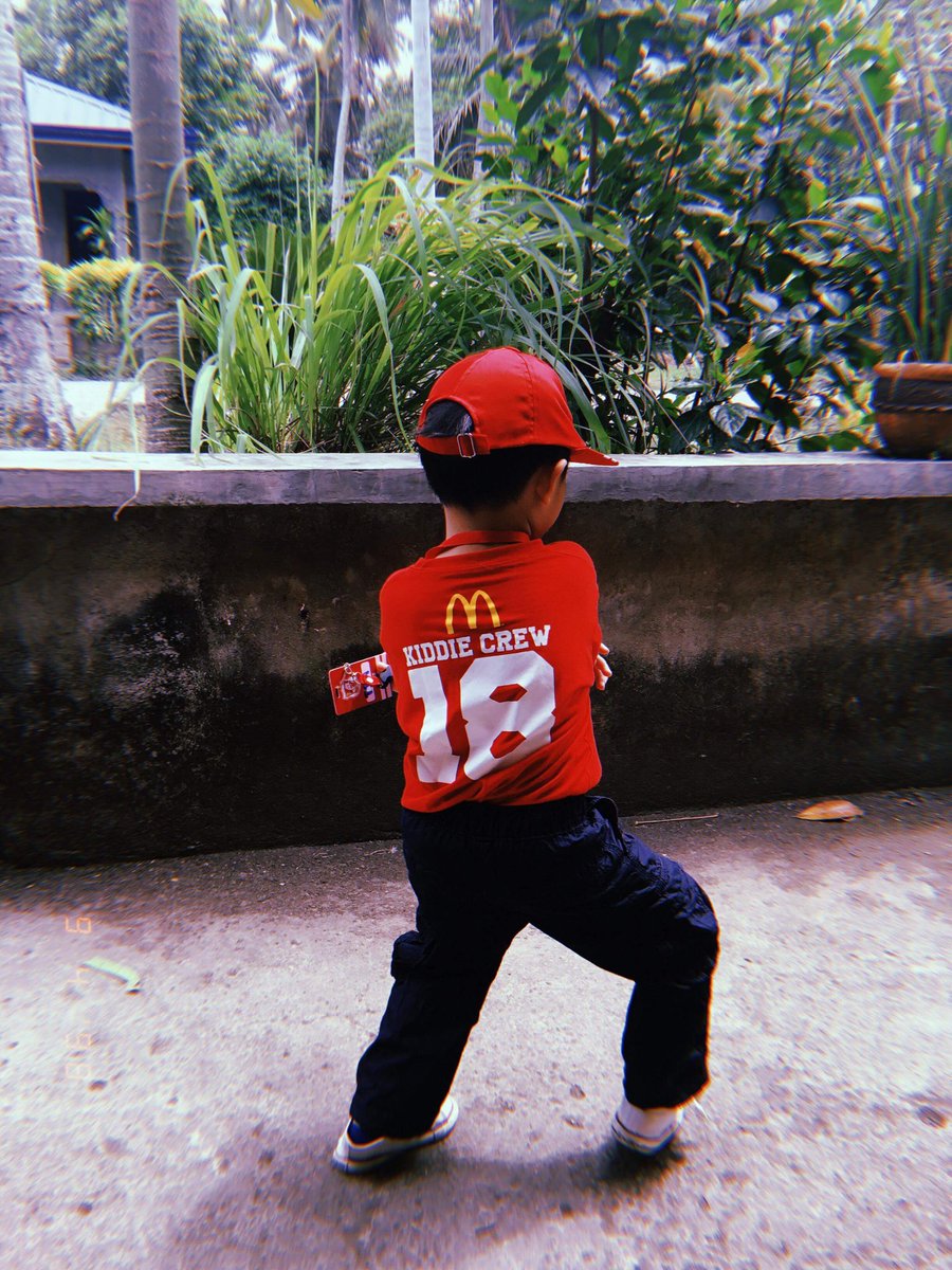HelloKeeeyti's tweet photo. Crew #18 is ready to serve you 😉 Punta na ho sa mcdonald's candelaria 😂😂 https://t.co/YUIR2uK4NV