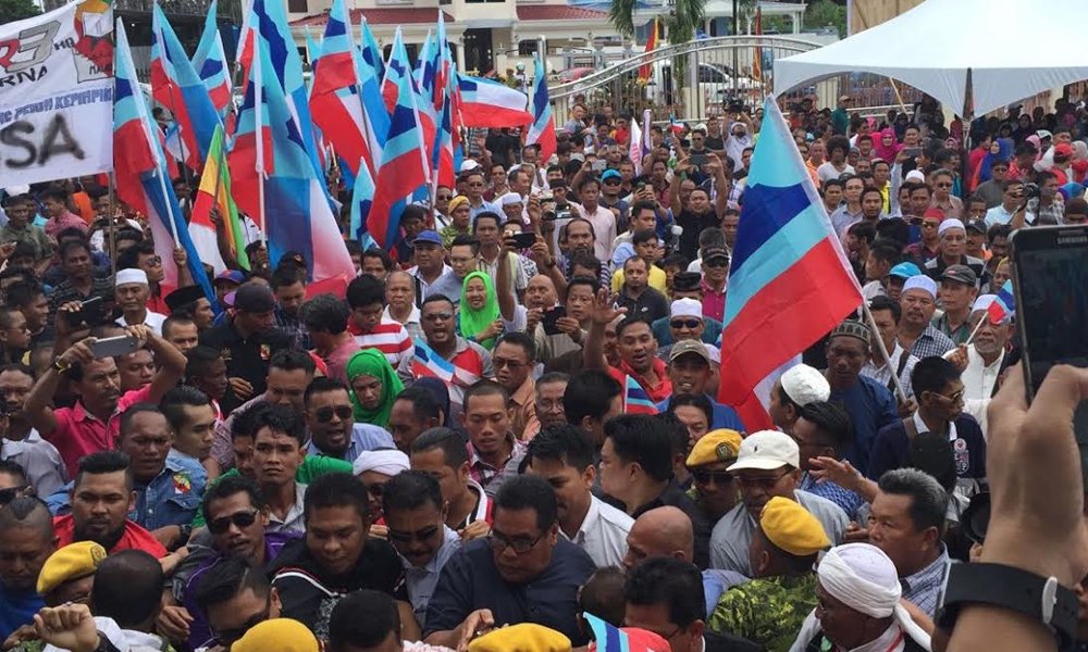 mkini_bm's tweet photo. #PRU14 #P189 @NajibRazak gempur #Semporna dengan umum dua berita gembira https://t.co/GTGbK5skWC https://t.co/DrWFQAQeyA