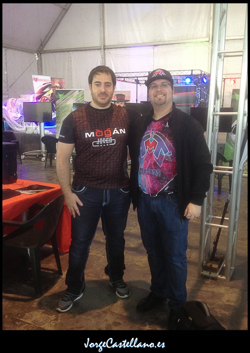 GoldenLion64's tweet photo. Gran fin de semana en #MogánYoungFest2018 con @PlayEstadium 🎮
Un placer conocer a @Ciclon_ov y reencontrarme con @tss_MINuS y @TSS_SPAmASTER entre otros 😉#TMT4ever🦁 https://t.co/gFCgy3XdlH