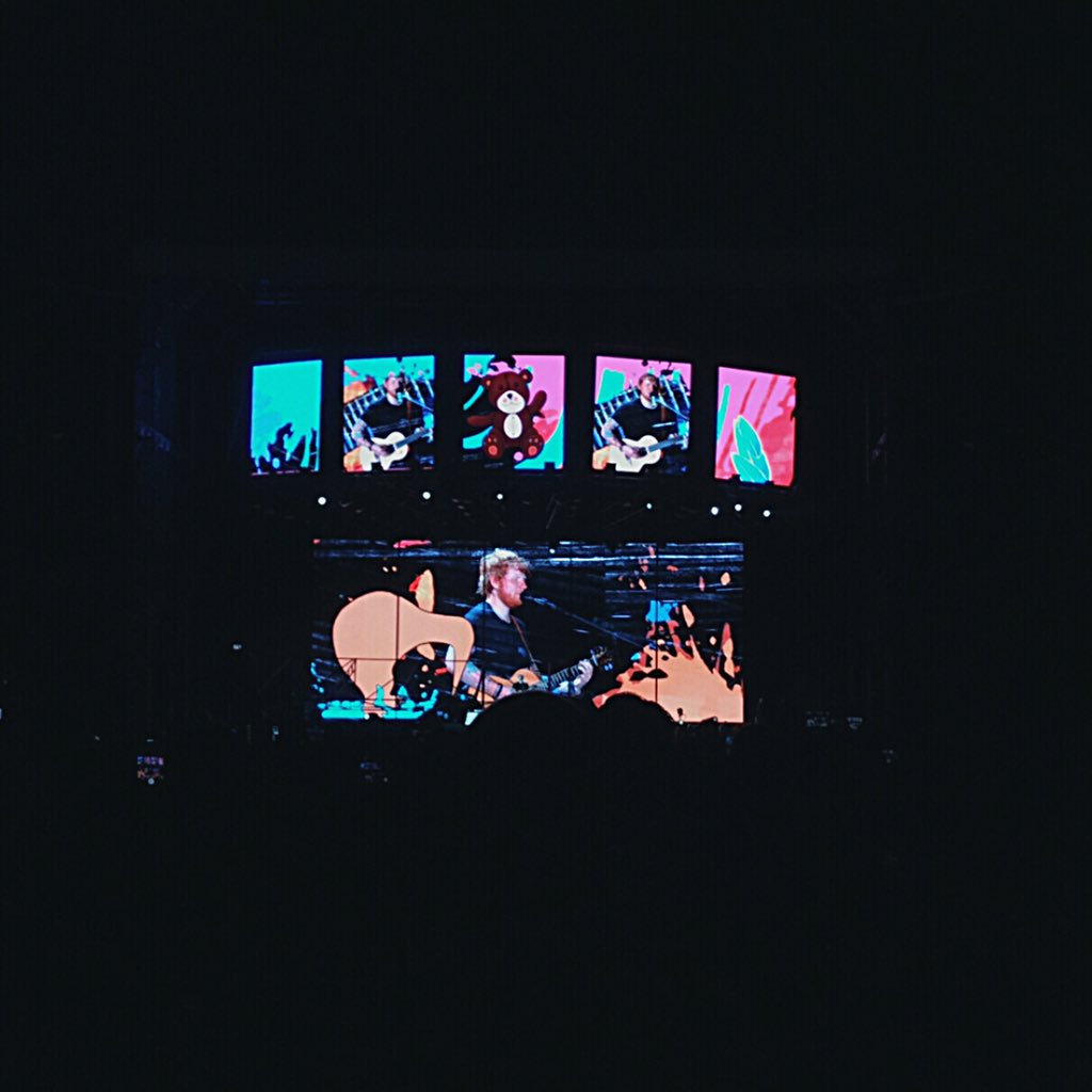 lovelotssabrina's tweet photo. Dear @edsheeran,
Thank you SO MUCH for giving us your E V E R Y T H I N G last night.
You were unbelievably amazing.
You inspired me.
Love, a fan turned super duper ultra fan in just one night.
Infinite gratitude to @mca_music for this blessed opportunity! β¨
#DivideTourManila https://t.co/nc3QAlt40A