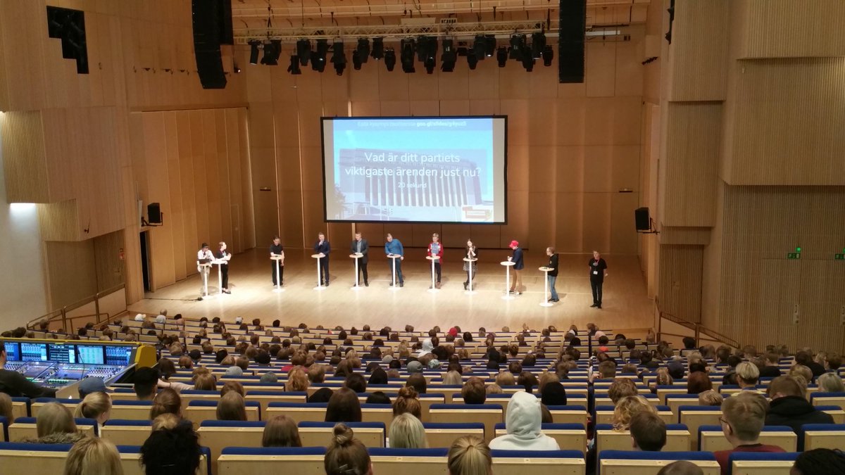 eskoinfo's tweet photo. 9-luokkalaiset #vaikuttamo-tapahtumassa Tapiolassa https://t.co/LFQ9LnWNmR