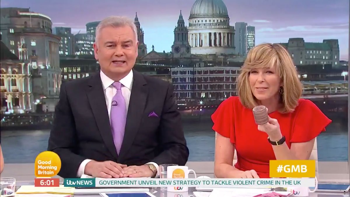 Mirror Tv On Twitter Kate Garraway Suffers Embarrassing Wardrobe