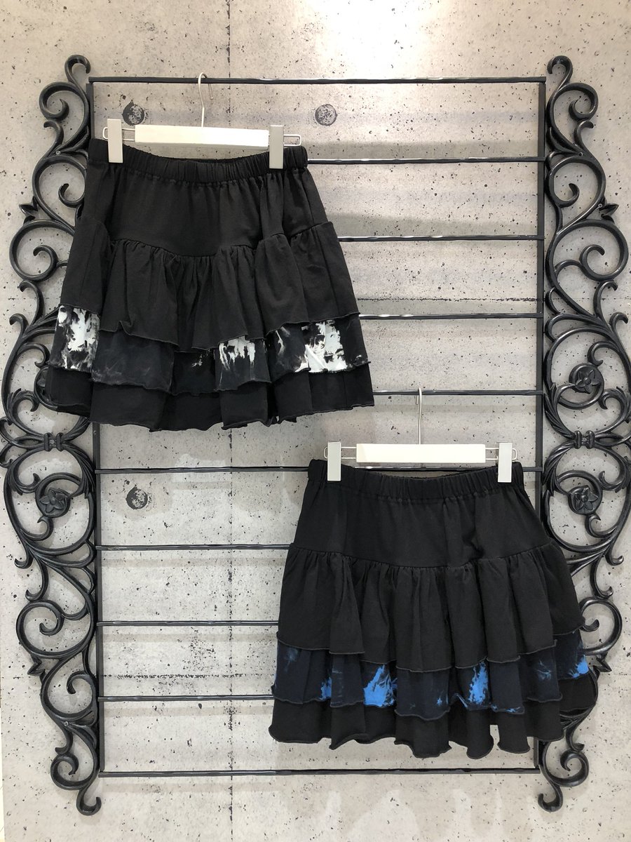 algonquins_cb's tweet image. ムラ柄シリーズのスカートたち😈
同じトップスでも組み合わせを変えるだけで
こんなにも雰囲気が変わるんですね(*ˊᵕˋ*)੭ ੈ
黒ベースなので初挑戦の方にもおすすめです💖

ミニスカート￥８５３２
ロングスカート￥９９３６