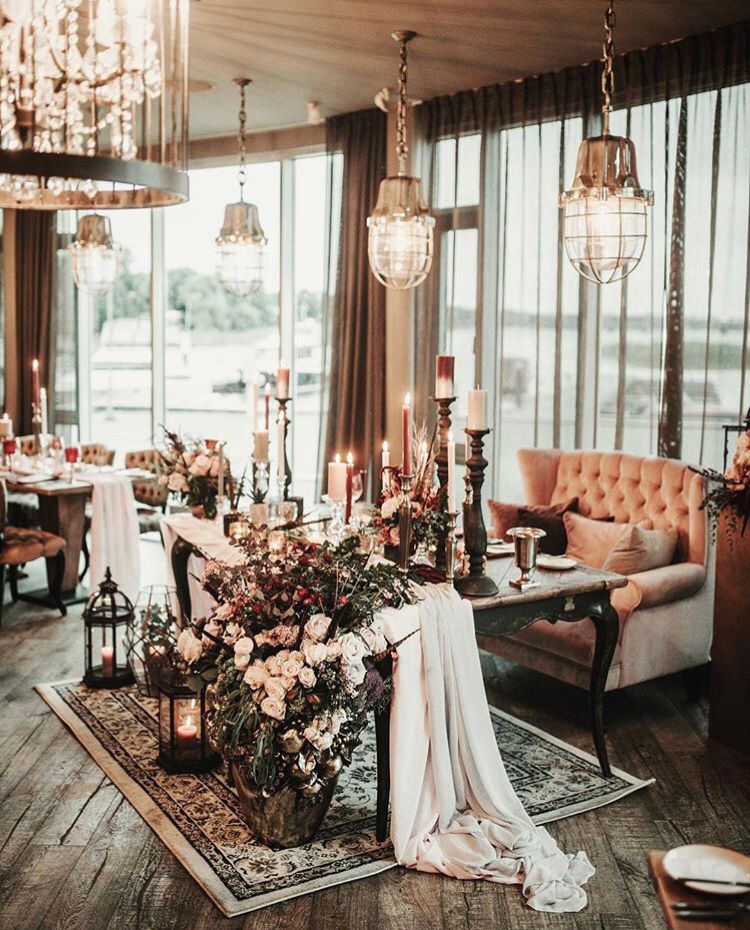 BettyLou_Design's tweet photo. INSPIRATION ALERT: Now this is what I’m talking about. I can’t get enough of the styling here – everything about it is just amazing. What a way to start a new week! ✌️ 

📸: @MiksSels

https://t.co/2g9MJfaufL
#wedding #design #inspiration https://t.co/SgM0ZNjyj3