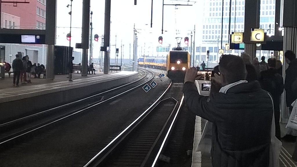 Daar is hij dan, de eerste HSL trein! Directe snelle verbinding met Antwerpen, Brussel en Londen! #viabreda