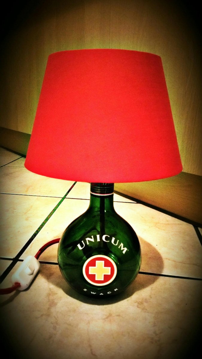 Scartline's tweet photo. Bevi ed è subito luce💡https://t.co/YhS3i5b3R9 https://t.co/5nvjDg6vGz