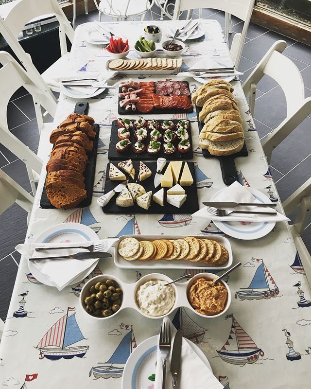 HartlandHouse's tweet photo. It was a busy weekend at the spa! Big thanks to all our team who worked their socks off. Including creating this amazing banquet for a lovely hen group #spadays #devonspa #busyisbest #greatteam https://t.co/kPGsL0WAJb