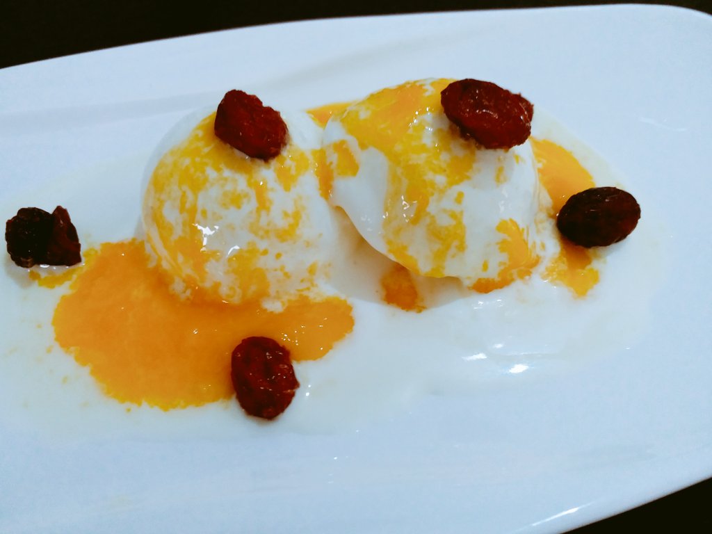 ShubhraKushwaha's tweet photo. Mangosa......yumyumyumyum..๐๐๐๐๐๐๐๐๐๐๐๐๐๐Its very yummy...............l can't stop eating ...........๐...........๐๐๐๐
.
.
.
.
.
.
#mango #icecream #cranberry #tasty #pulpymango#yummy #mangoicecream #mangoice #mangojoy #fruit #love #fun #nonstopeating https://t.co/x2fmDADWfg