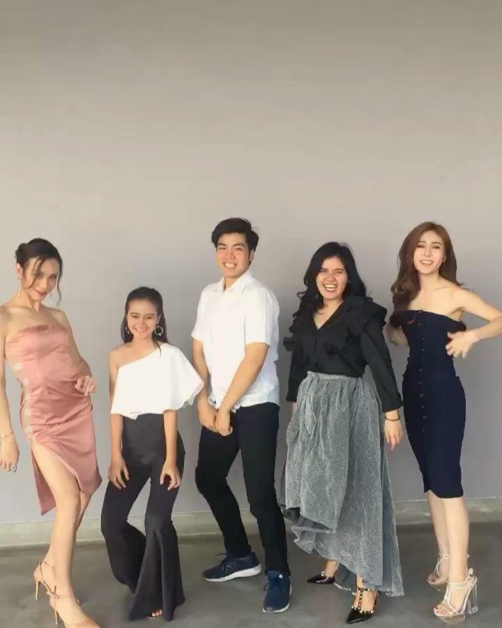 warissrisakul's tweet photo. เพื่อคะแนนทำได้ทุกอย่างค๊าา @od_dear @thanunnut.pp @naruedon.j @y.tatammm#aniaca #sexsodirty #lakerswin https://t.co/ShDhKtxmi1