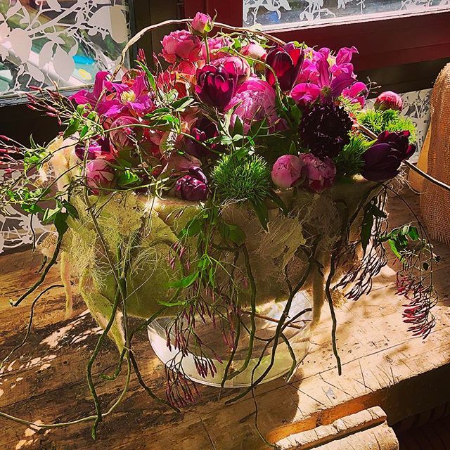 gregorlersch's tweet image. Let’s talk about Paris .... about #flowerdesign #studentclass #teachermeeting #bouquets #structuraldesign #seminar#gregorlersch #florist #designclass ift.tt/2EuDJmn