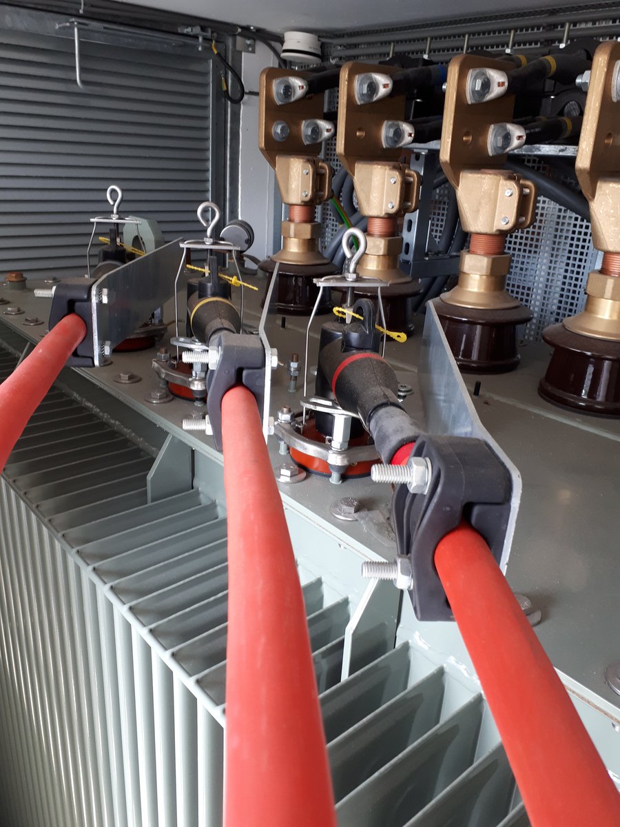 tomvanrest's tweet photo. 'Fier op een rij' te wachten op uitlevering naar Rijsenhout #vrijdagtrip #smartengineering #energy #energie #transformatorstation #middenspanning #leveringszekerheid #kwaliteit #meerweten @anexoNL https://t.co/BzeV2JzD9K