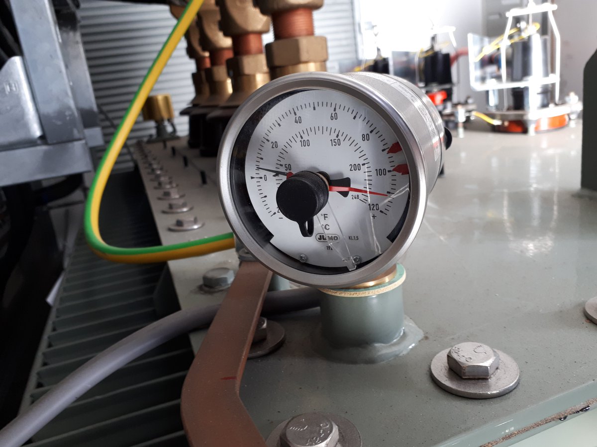 tomvanrest's tweet photo. 'Fier op een rij' te wachten op uitlevering naar Rijsenhout #vrijdagtrip #smartengineering #energy #energie #transformatorstation #middenspanning #leveringszekerheid #kwaliteit #meerweten @anexoNL https://t.co/BzeV2JzD9K