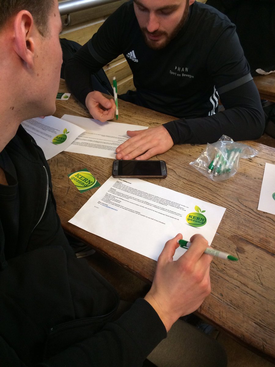 DeelenWilfried's tweet photo. Studenten @HAN_sportkunde @HAN_SBE leren in de praktijk op @deschatberg. Ze adviseren over het ontwerpen van sportieve recreatieprogramma's, #FEC en gezonde voeding @Kerngezondlive. Vanzelf ontdekken ze ook het klimbos van @Klimkong1. Tot volgend jaar! https://t.co/BzrSqaK5UC