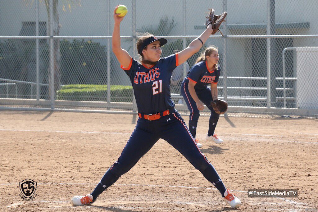 ErikSarni1's tweet photo. #ELACHuskies πΊ show bite with late inning comeback over @ccfightingowlsπ¦ #Softball #CitrusOwls #EastLA #Huskies πΈ https://t.co/ApEUReGposβ¦ https://t.co/7pybb9ngUT