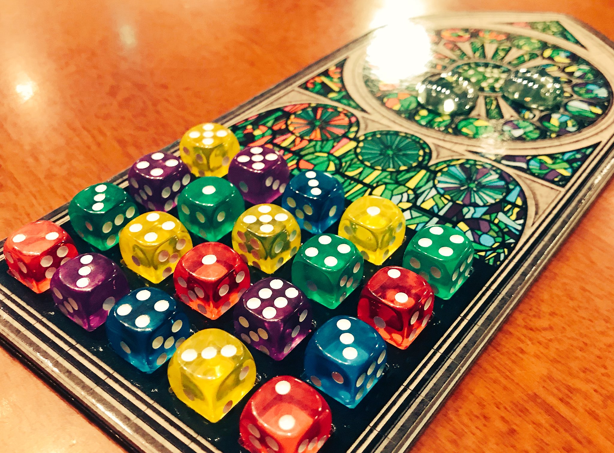 わくラボ ボードゲームカフェ武蔵新城 わくラボチョイス 最近のボードゲーム三景 ちなみに ビギナーにオススメの順番で言うと サグラダ アズール 光合成 です どれも一度はあそんで欲しいゲームですね O O オシャレボードゲーム 美