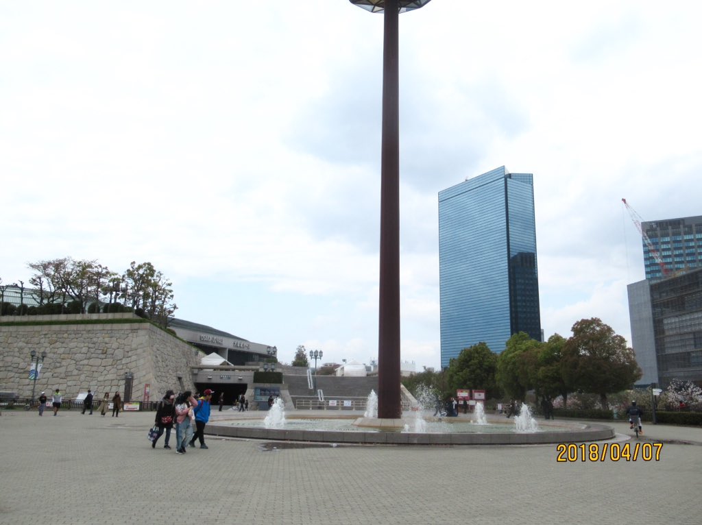 osaka_jack003's tweet photo. 5/20(sun)大阪ジャックは、大阪城天守閣ジャックです。1回目の集合写真撮影は、大阪城ホール側の噴水前にて12時です。JR環状線大阪城公園駅出口より徒歩2分です。5年前の初回開催時にはなかったスターバックスができていますので目印に☆ https://t.co/70sTpmFZ7x