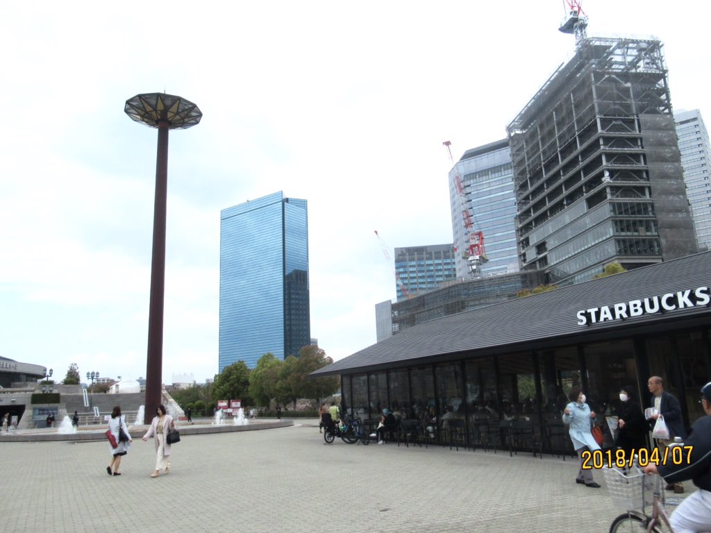 osaka_jack003's tweet photo. 5/20(sun)大阪ジャックは、大阪城天守閣ジャックです。1回目の集合写真撮影は、大阪城ホール側の噴水前にて12時です。JR環状線大阪城公園駅出口より徒歩2分です。5年前の初回開催時にはなかったスターバックスができていますので目印に☆ https://t.co/70sTpmFZ7x