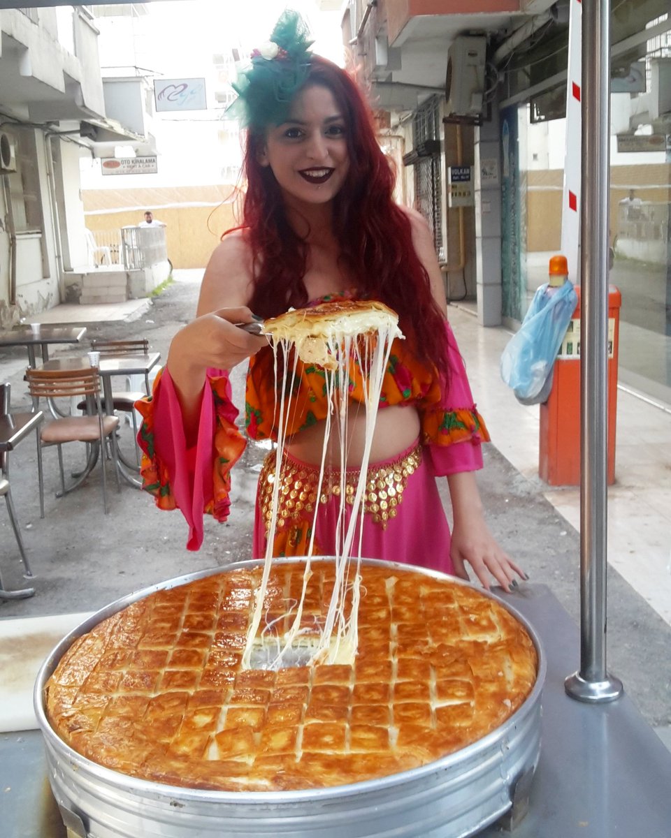 #NisandaAdanada
#PortakalÇiçeğiKarnavalı 
#Adana 
Roman kızımız börek tanıtımında 😄