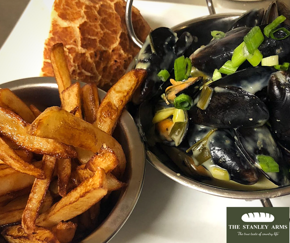 StanleyArmsPub's tweet photo. Planning to eat outside?
Then have a taste with our
Moules frites-A pot of steamed mussels in a white wine and garlic cream sauce, a side of French fries and a chunk of crusty bread to dip

See you here at #StanleyArms! https://t.co/B8qUHdWwMi