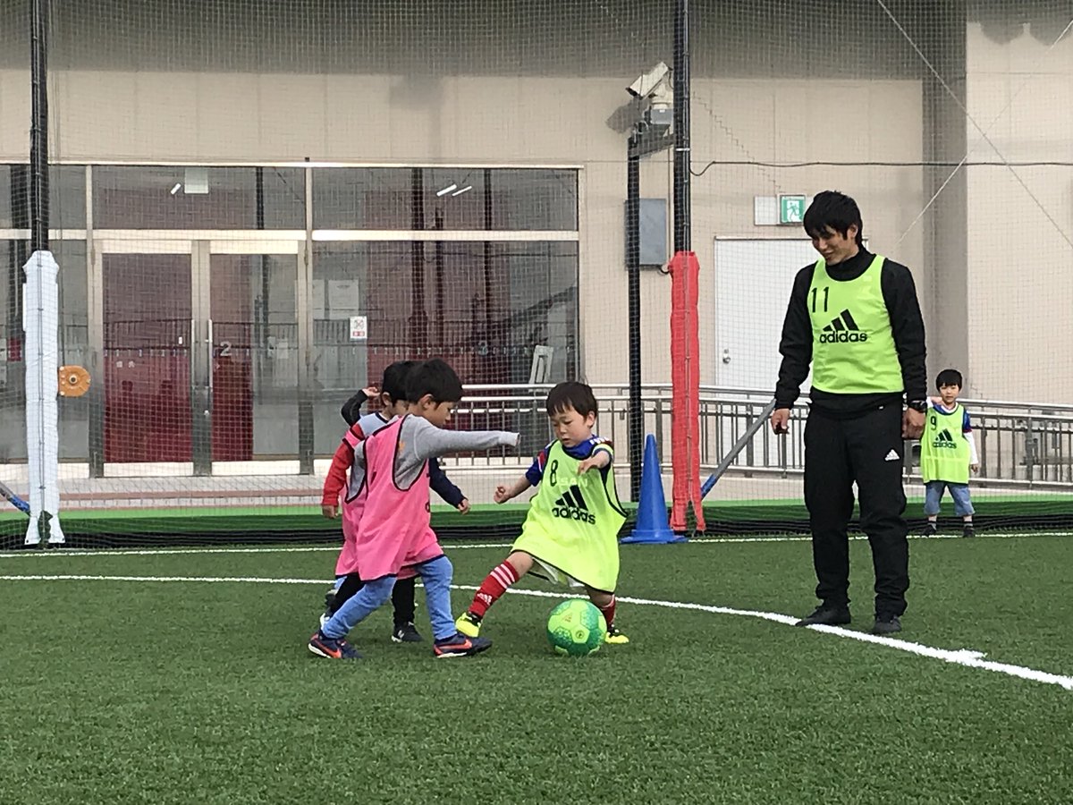 横浜f マリノス サッカースクール 本日 新吉田校と京急上大岡校が新規オープンしました 京急上大岡校では 幼児クラスの スクール生が 記念すべき初スクール開催中です これから一緒に頑張ろう