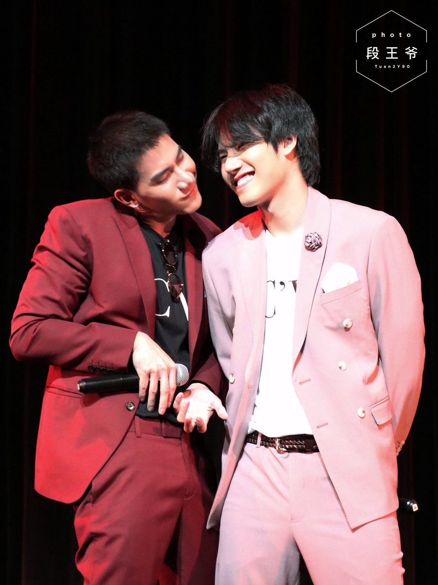 Riley_Duan's tweet photo. @octotul @Maxiiin1 
No eye see this LOVE 🙈🙈
#AltogetherInManila #TWMthenextchapter #togetherwithmetheseries #MaxTul #KornKnock #Tul_Pakorn #tulpakorn #octotul #maxiiin #Maxiiin_ #maxnattapol https://t.co/CWiWpV4HCR