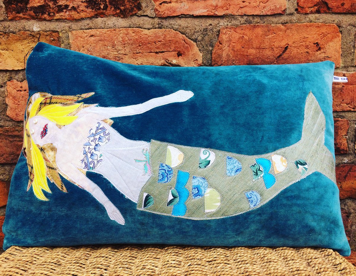 🐬💦🐚Mermaid Monday!🐚💦🐬
.
.
.
.
#mermaid #mermaidmonday #mermaidcushion #velvet #teal #tealvelvet #handmade #mondaymotivation #applique #thetartanfox #madeinshropshire