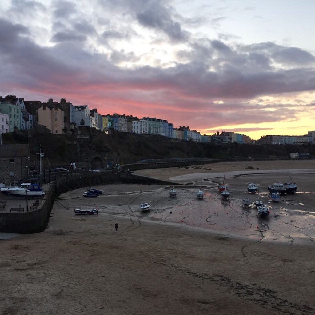 The amazing sky in Tenby last night  <a href="/TenbyVG/">Tenby Visitor Guide</a> <a href="/PembrokeStay/">Pembrokeshire Stay</a> @lovepembs <a href="/tenbyobserver/">Tenby Observer</a>