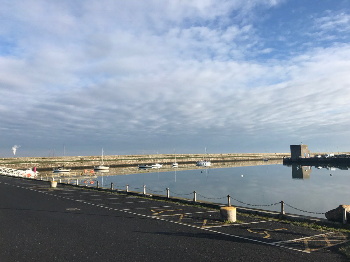 chadgilmer's tweet photo. Another nice start to a day working in Dun Laoghaire. #digidl https://t.co/BnDBzTnl12