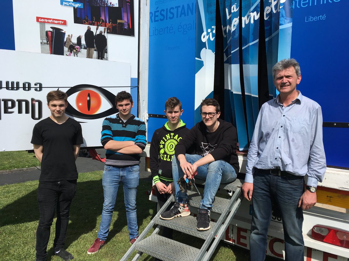 Pergaud14's tweet photo. Bravo aux élèves et à leurs professeurs ! Mézen Roadshow Truck, merci à tous, élèves de Segpa, de bac pro., et de l’Afpa d’Alençon ! https://t.co/2wZcXYCvNA