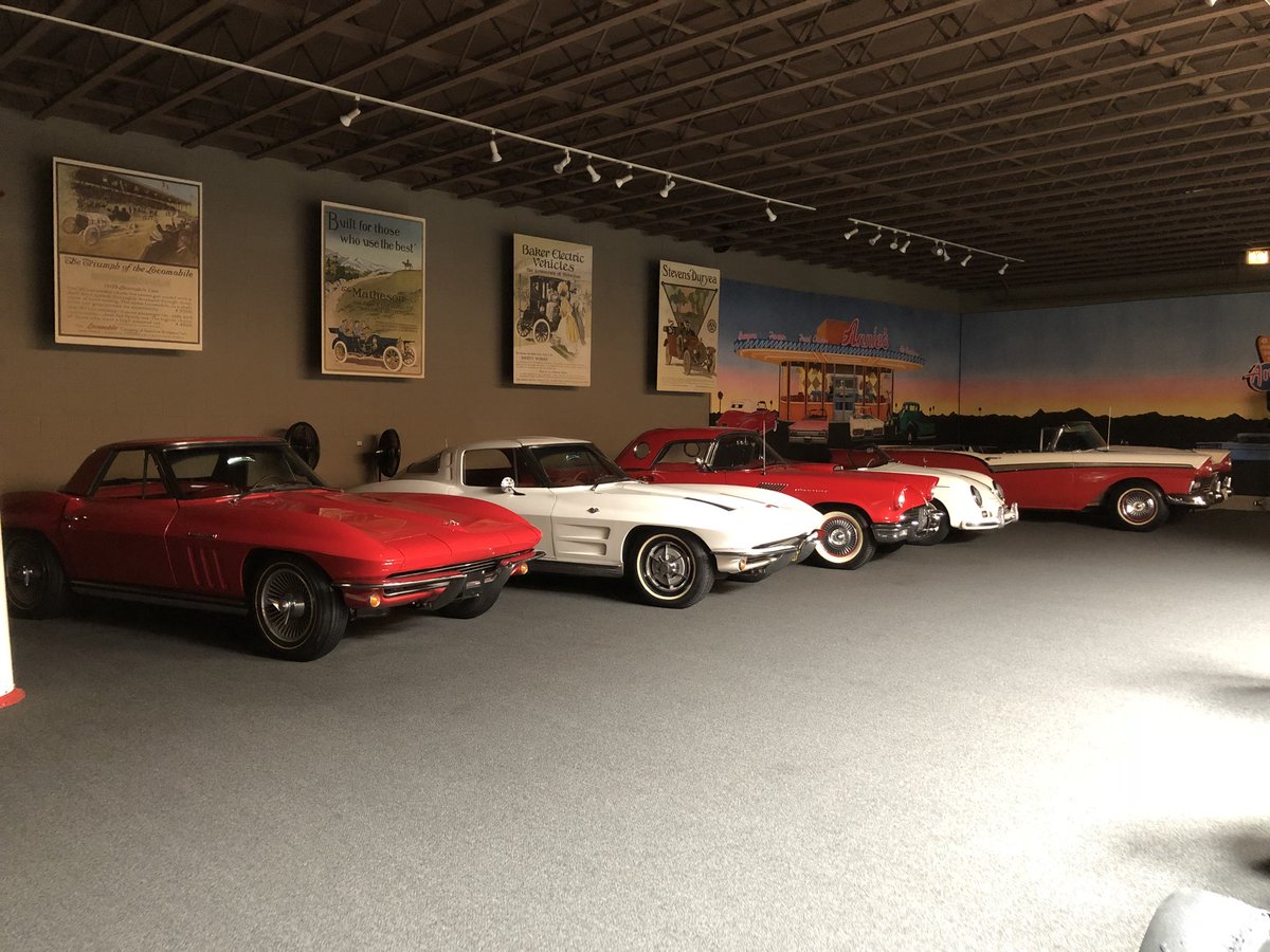 Toninbaker's tweet photo. Event at Evans Garage ✅🌹 https://t.co/B5VGFrGJXq
