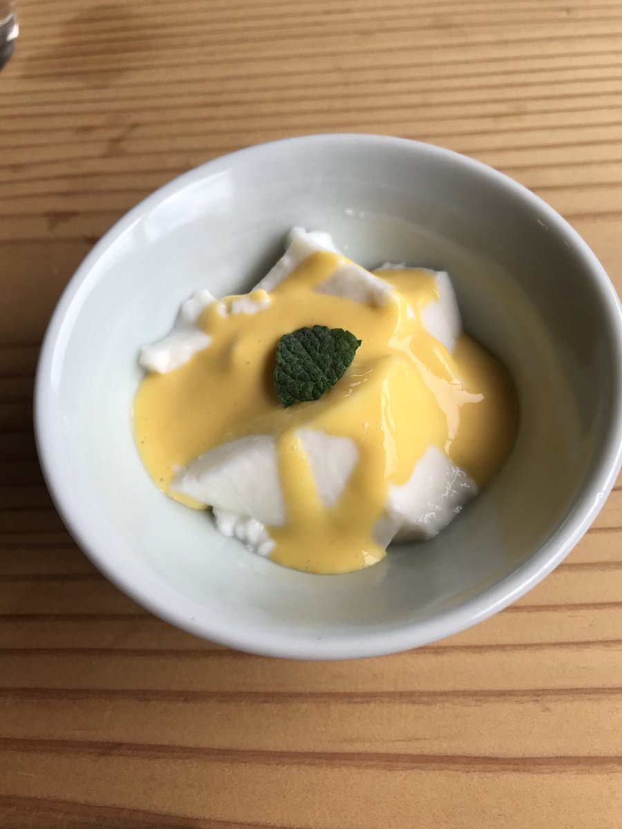 stoxxt's tweet photo. 食べログで高評価なカルティベイトっていう中華料理と西洋料理という不思議な組み合わせのお店にランチってきた🍽
和食に匹敵する繊細かつ上品な味は、まさに女子好み👱���♀️
担々麺は少し胡麻がキツ過ぎる感じもしたが、評判通り素晴らしいランチを堪能出来た👌
#カルティベイト https://t.co/8q6n8xw0Ku