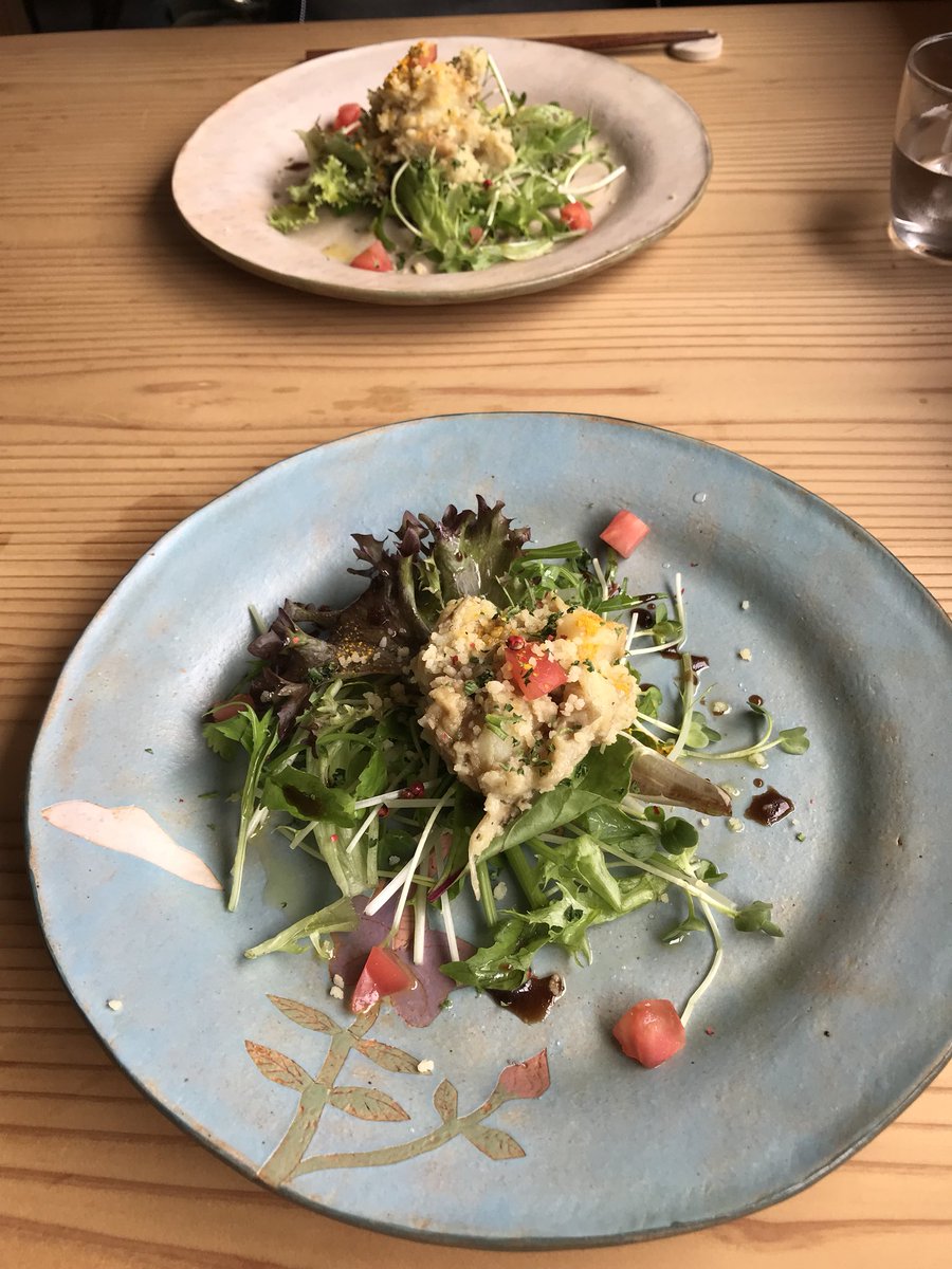 stoxxt's tweet photo. 食べログで高評価なカルティベイトっていう中華料理と西洋料理という不思議な組み合わせのお店にランチってきた🍽
和食に匹敵する繊細かつ上品な味は、まさに女子好み👱���♀️
担々麺は少し胡麻がキツ過ぎる感じもしたが、評判通り素晴らしいランチを堪能出来た👌
#カルティベイト https://t.co/8q6n8xw0Ku