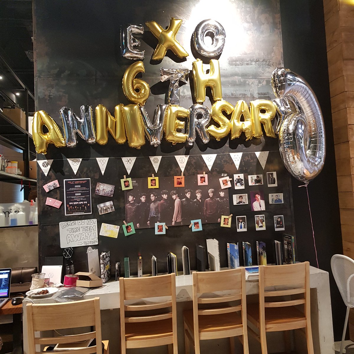 elhasmoved's tweet photo. Thank you @exosgproject for organising this! Everything is stunning, thank you for your efforts and hard work! ๐๐ Y'all did a spectecular job. (Yes, I ordered three drinks today heh.) #CJWU https://t.co/RX8DayEpne