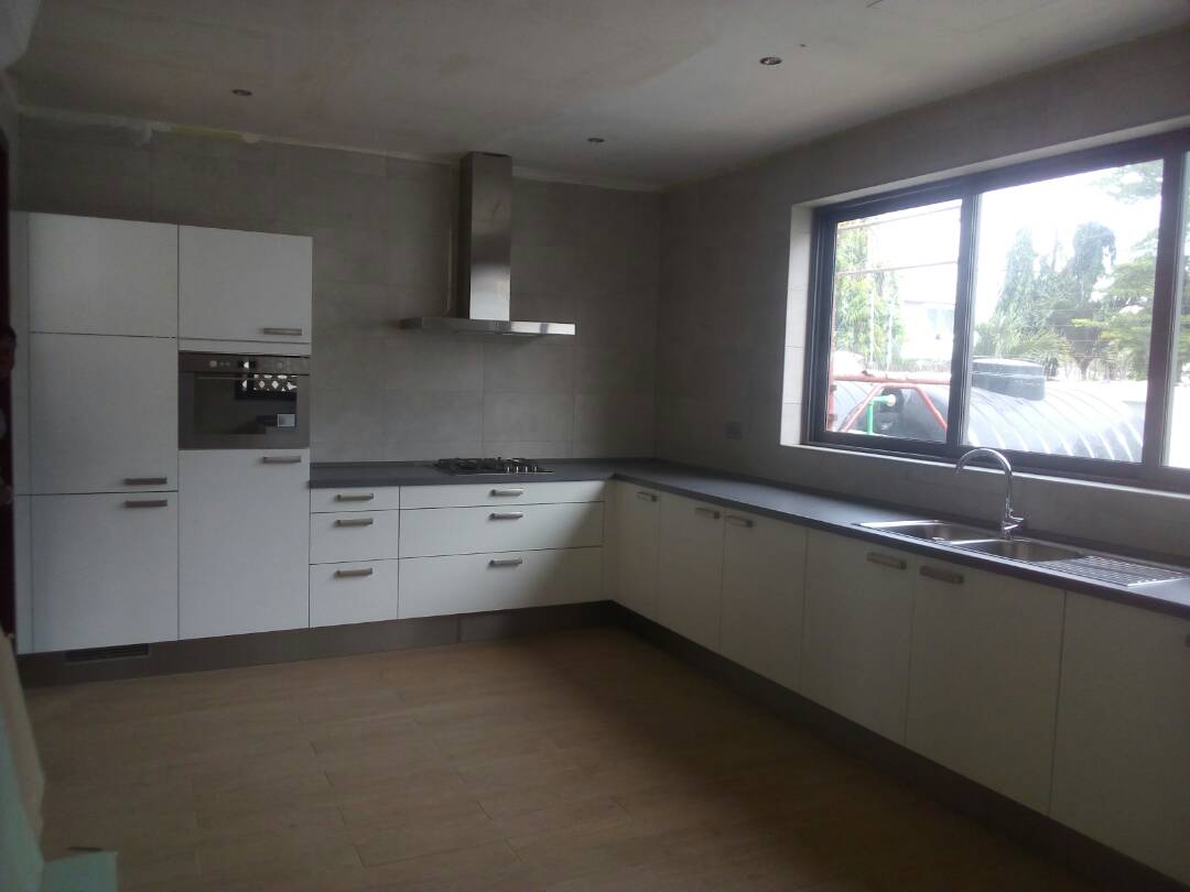 SleepWellingh's tweet image. Visit this link sleepwellinghana.com/single-propert… for details of this beautiful townhouse for rent at Labone. Call us on 0505359301 to book a viewing.