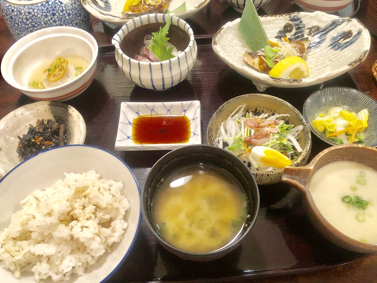 Miyuki Fujii على تويتر 映画の後は久々にとろろや 春の限定定食らしい 美味しかったー ご飯2杯食べれた 夜ご飯 夜ごはん Dinner グルメ 外食 メイワン 駅ビル 静岡 浜松 浜松駅 とろろや 定食