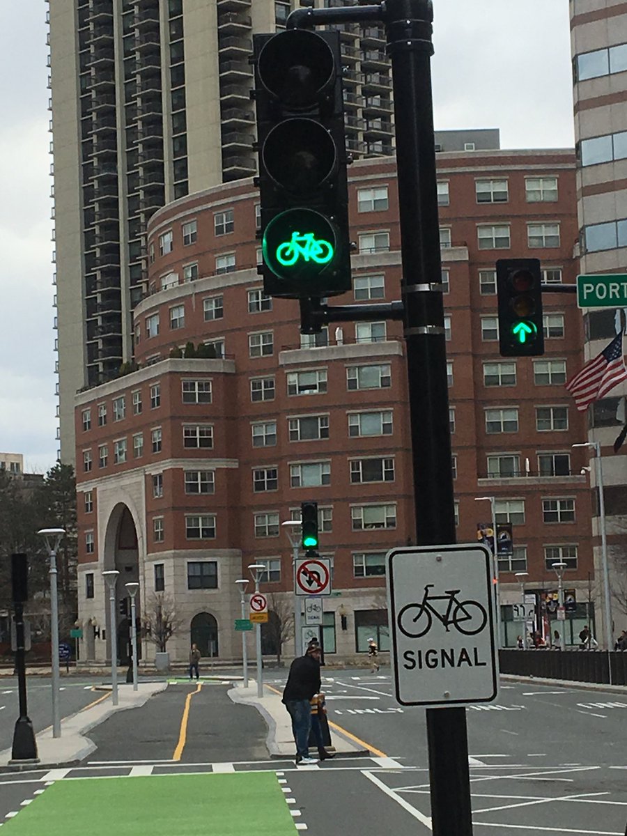 bostonaruban's tweet photo. Bicycle Traffic Lights at the New Historic Connect Boston Cycletracks https://t.co/o16EEMimvV