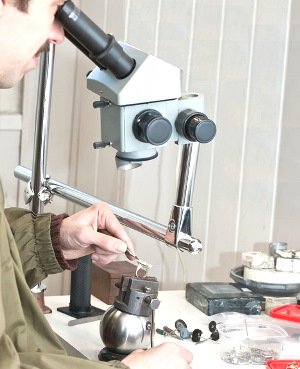 jewellerymentor's tweet photo. JEWELLERY COURSE | Pave Microsetting 1-day practical introduction course in Nottingham, private tuition from an industry master  #stonesetting #course #page #microsetting https://t.co/aGb6HVeh0n https://t.co/C5KeWjD7bo