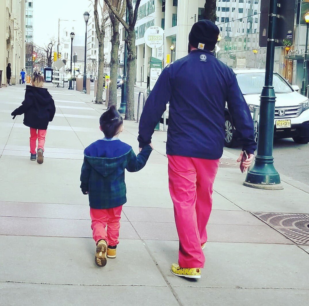 froatsshoes's tweet photo. Our children are our future.
Style accordingly. 😎👌🔥
(Great shot @lizstams!) #froats #boatshoes #mondaystyle #likefatherlikeson https://t.co/A0vncBsD8c