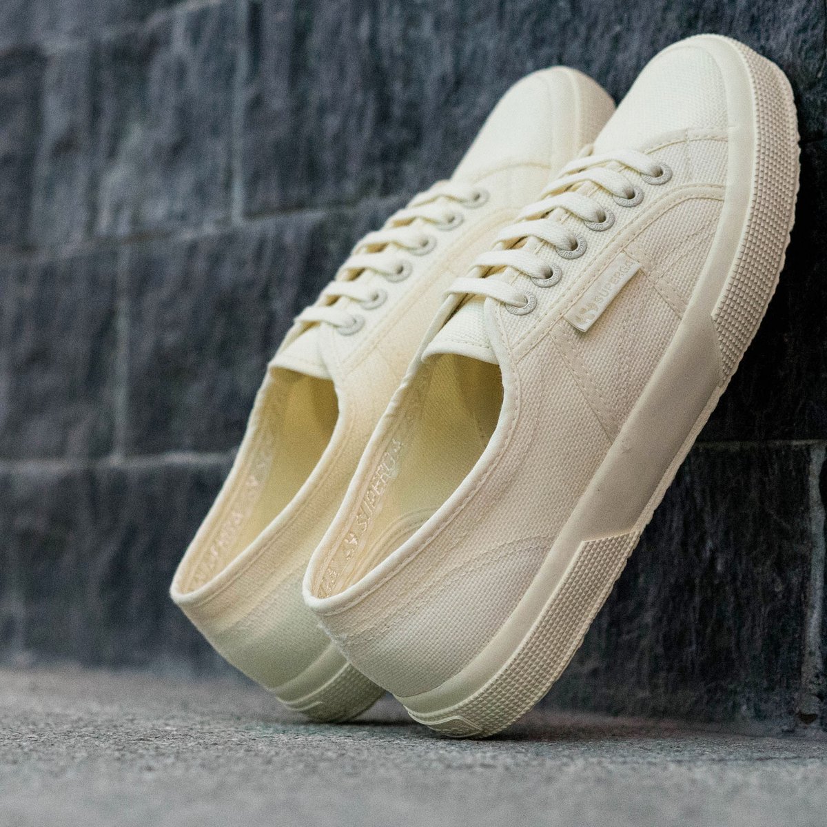 superga ecru 2750