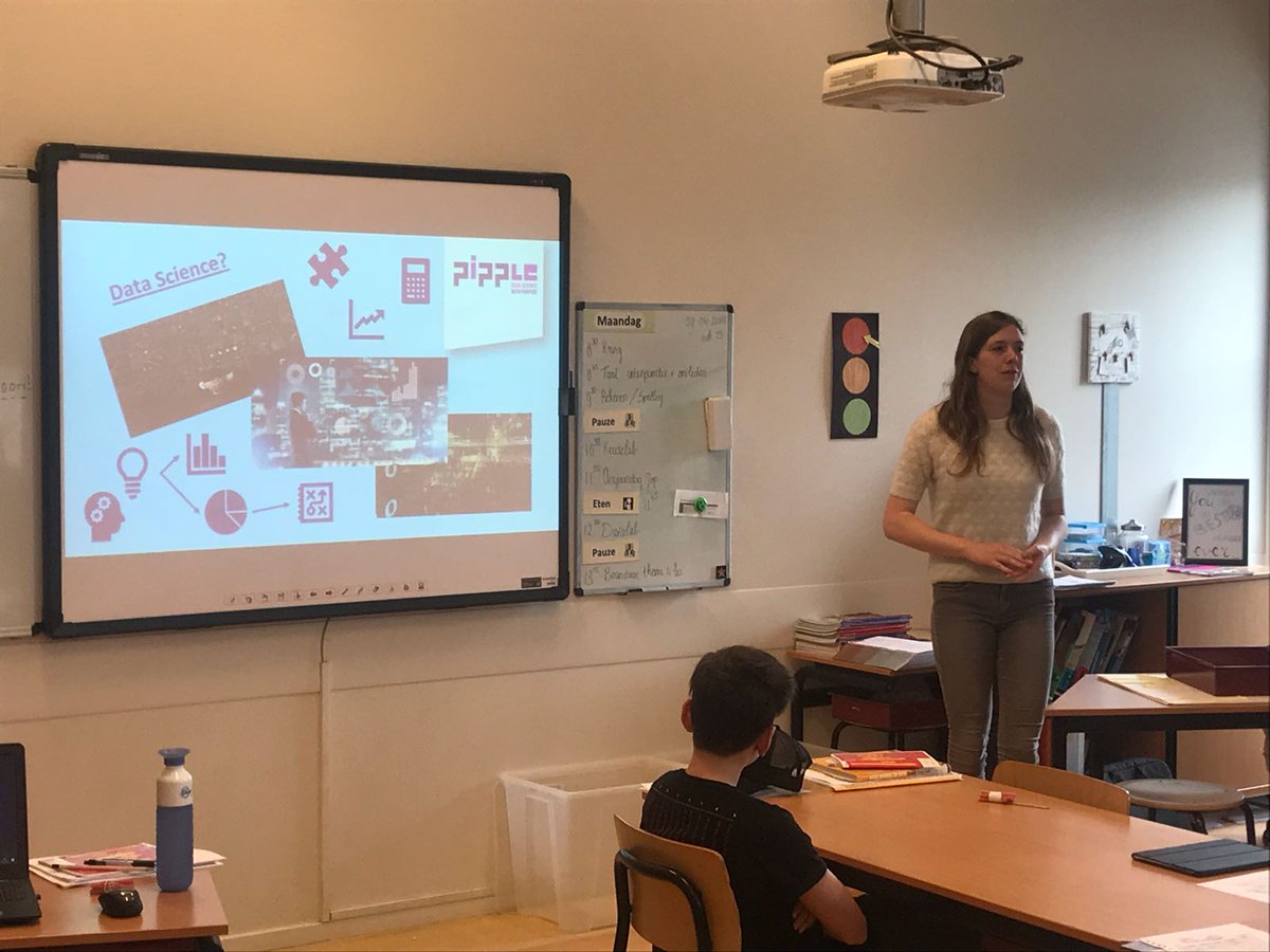 GGDInvestments's tweet photo. Pipple helpt ook mee tijdens de Designweek@OBSbrandevoort. Een Pipple Data Science Kindercollege! Samen met de kinderen gaan ze kijken of ze kunnen voorspellen hoeveel gaatjes iemand in zijn tanden heeft. #samengroeien https://t.co/Wwmi1cP44v